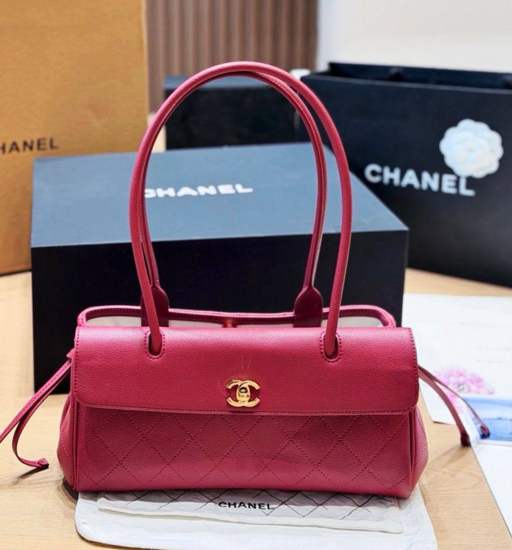 CHANEL 
COPY ONE 
32cm , 
190 dhs✅

Zain39
♥️♥️♥️