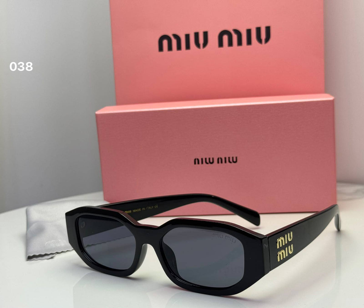Miu miu
65 dhs🇦🇪🇦🇪

good quality

Zain182
♥️♥️♥️