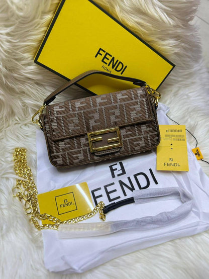 Fendi Small baguette
Size : 20 * 10 cm
85 dhs🪙💕
with box🎁

Zain115
♥️♥️♥️