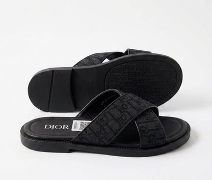 Dior
New 🆕 40 to 45 
120 dhs🇦🇪🇦🇪

Zain183
♥️♥️♥️