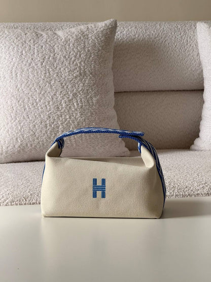 Hermes
bride a brac💕master quality😍with box❤️
320 dhs✅

Zain52
♥️♥️♥️
