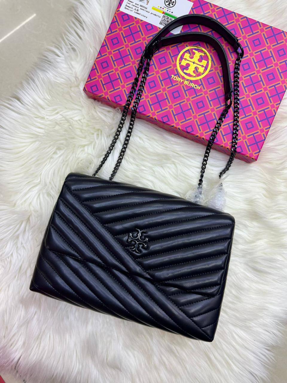 Tory Burch 
1️⃣ Finish Quality +🎁

Size: 28 * 19 cm
80 dhs🪙🌨️

with box 
🎁🎁🎁

Zain115
♥️♥️♥️