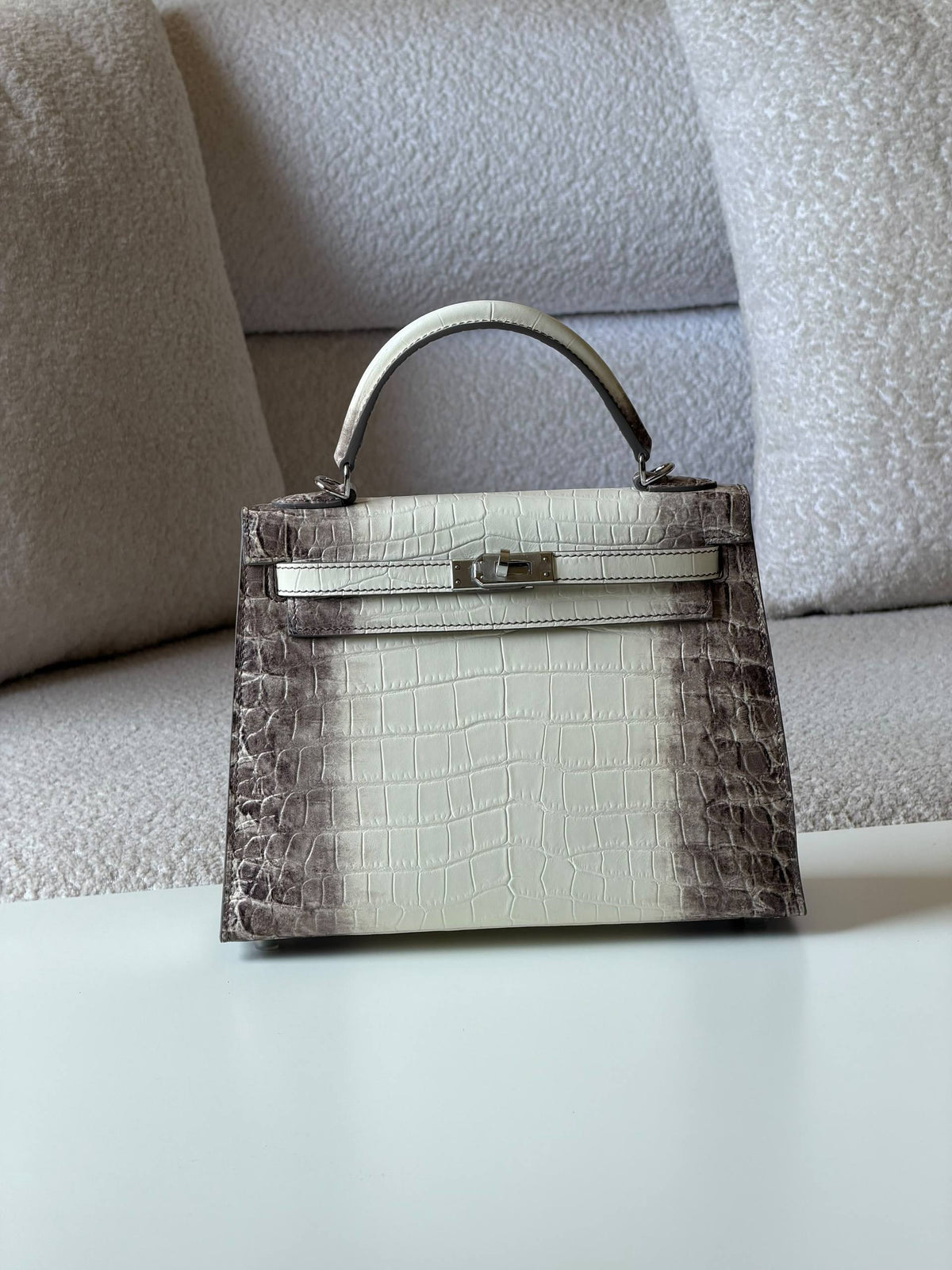 Hermes kelly 

25cm💥

Master quality ✅
with box 📦 
700 dhs🇦🇪🇦🇪

Zain52
♥️♥️♥️