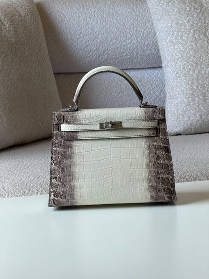 Hermes kelly 

25cm💥

Master quality ✅
with box 📦 
700 dhs🇦🇪🇦🇪

Zain52
♥️♥️♥️