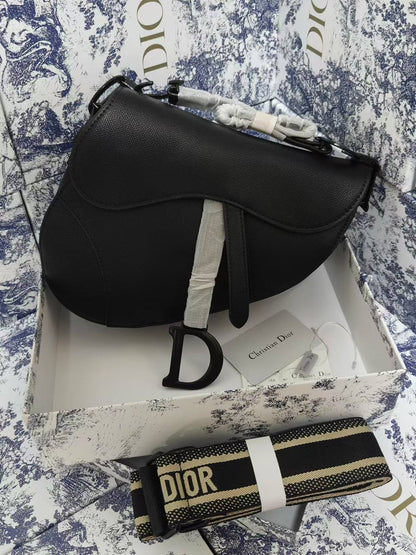 Dior 

with box
🎁🎁🎁

115 dhs🪙🌨️

Zain177
♥️♥️♥️