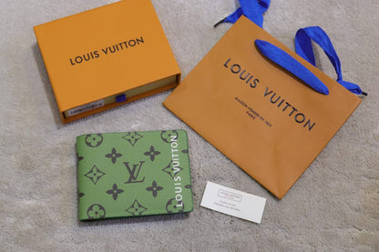 LV 
Master Wallet
120 dhs✅

Zain33
♥️♥️♥️
