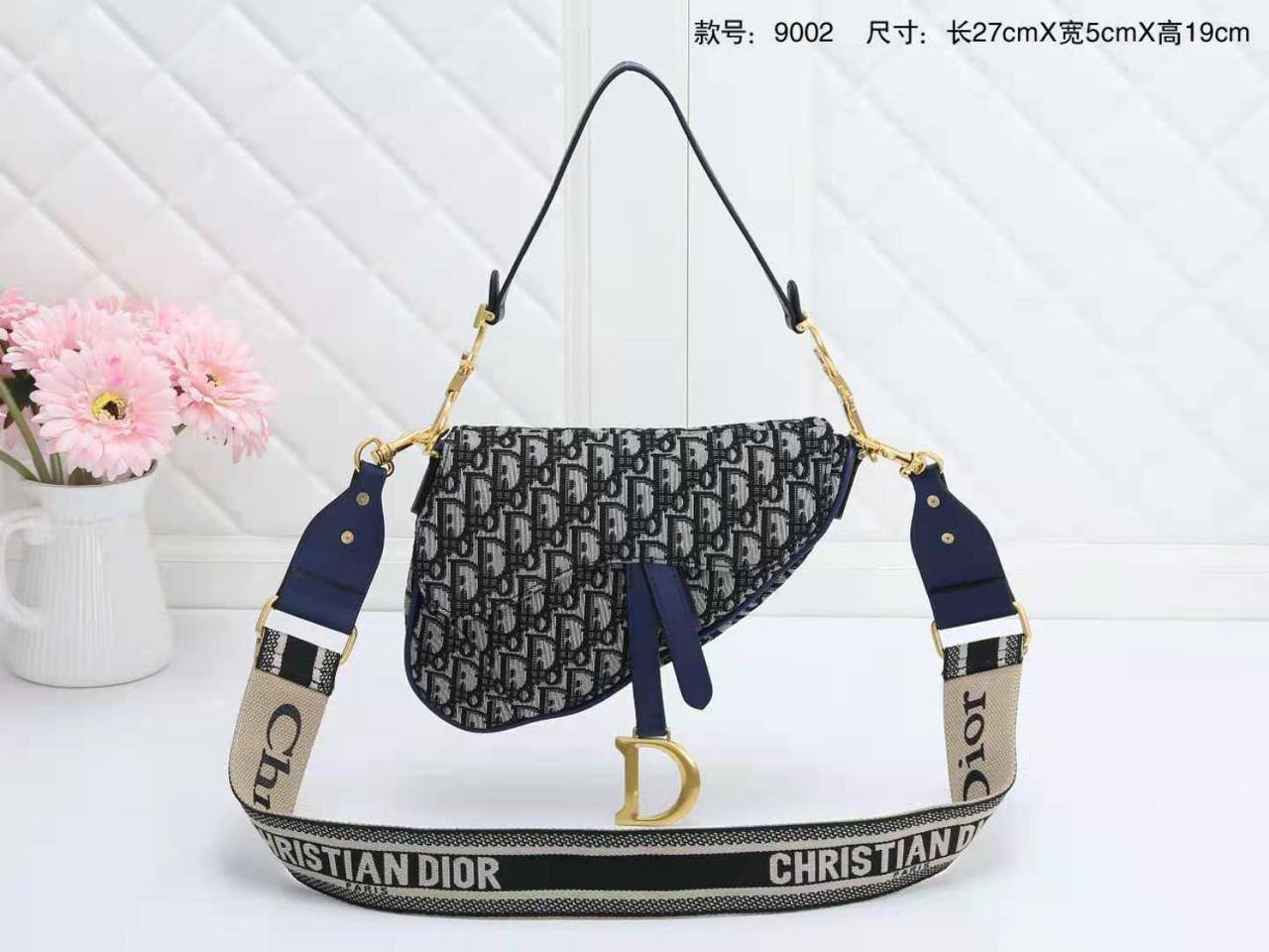 Dior

with box
🎁🎁🎁

110 dhs🪙🌨️

Zain143
♥️♥️♥️