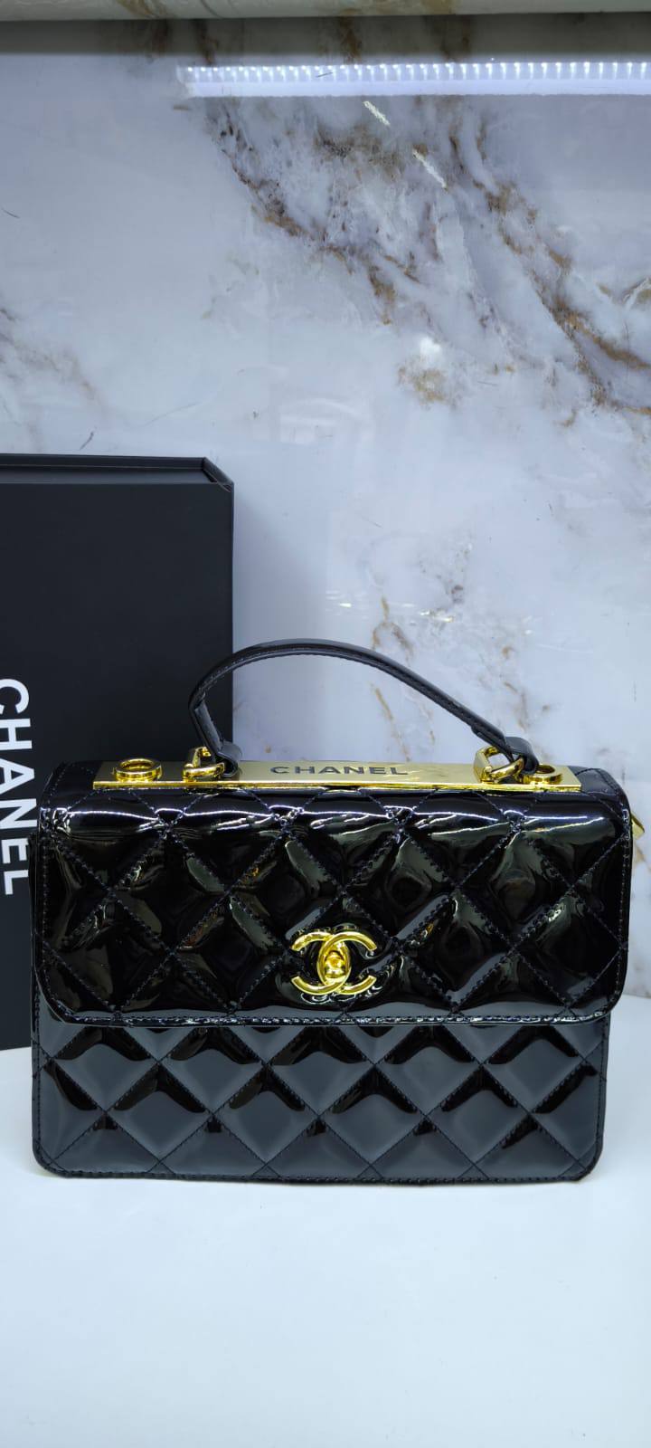 Chanel
with box
good quality
120 dhs✅

Zain203
♥️♥️♥️