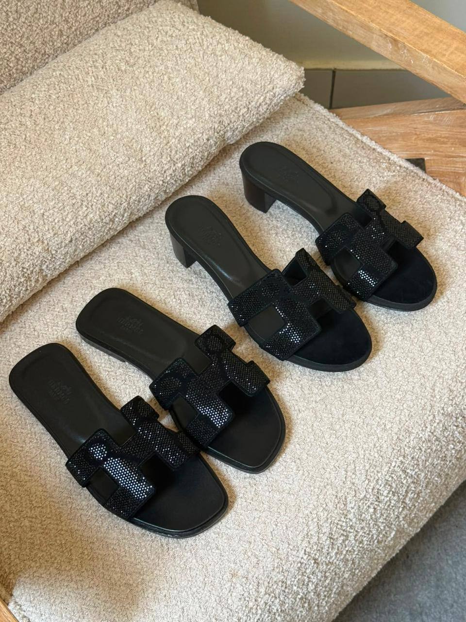 Hermes 🖤
✨ 𝐀𝐯𝐚𝐢𝐥𝐚𝐛𝐥𝐞 𝐍𝐨𝐰
✨ 𝐒𝐢𝐳𝐞𝐬: 𝟑𝟔 — 𝟒𝟏
450 dhs💓

Zain298
♥️♥️♥️