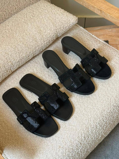 Hermes 🖤
✨ 𝐀𝐯𝐚𝐢𝐥𝐚𝐛𝐥𝐞 𝐍𝐨𝐰
✨ 𝐒𝐢𝐳𝐞𝐬: 𝟑𝟔 — 𝟒𝟏
450 dhs💓

Zain298
♥️♥️♥️