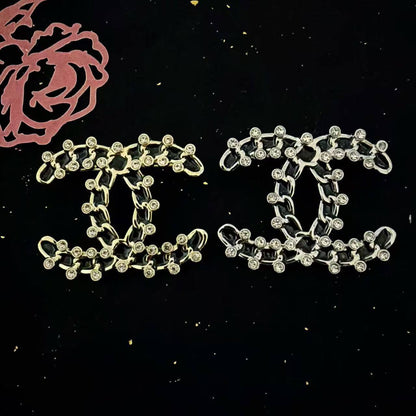 BROOCH🦋*
Good quality 🍁
With black boxes 📦 
20 dhs💓

With normal box 🗃️ 
And paper bag 🛍️
35 dhs💓

Zain216
♥️♥️♥️