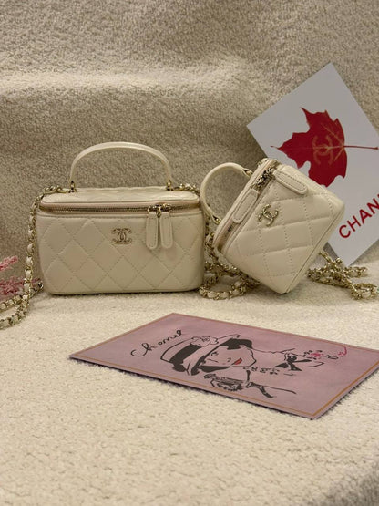 Chanel
Master🌺
    Micro 230 dhs✅
    17Cm 250 dhs✅

With Box 
🎁🎁🎁

Zain131
♥️♥️♥️