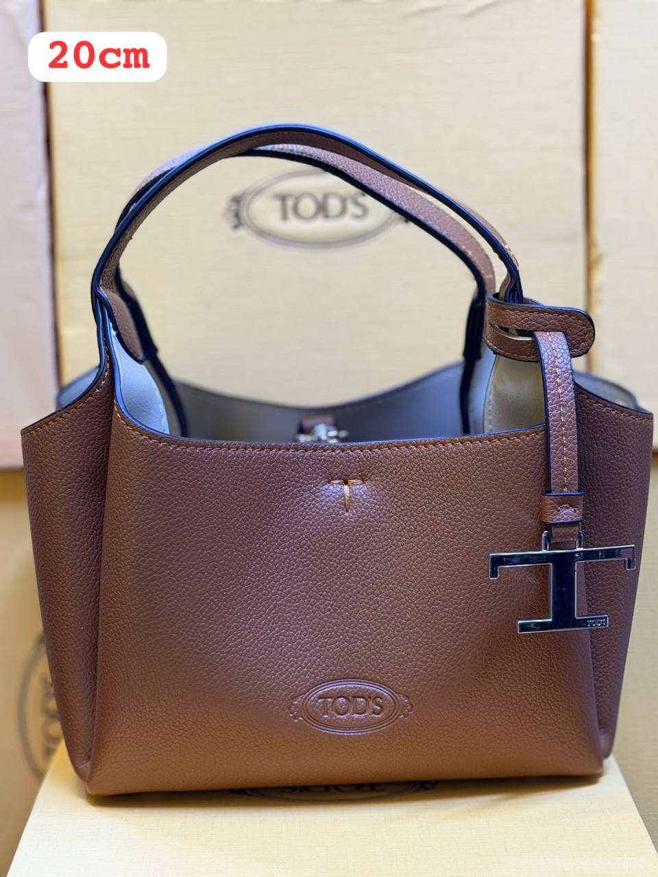 TODS
20cm✨👆🏾
with box 
95 dhs💓

Zain168
♥️♥️♥️