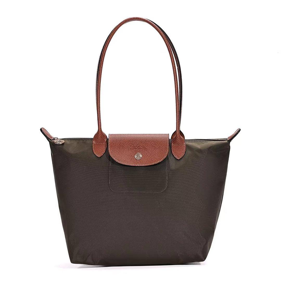 Long Champ
65 dhs✅
size 28/26/16cm

Zain26
♥️♥️♥️