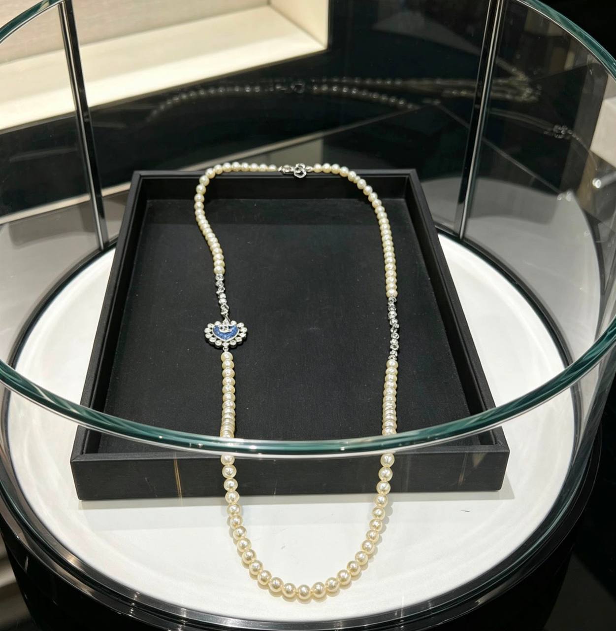 CHANEL❤️‍🔥*
Necklace Long🦋
Master quality 💯
With normal boxes 📦 
130 dhs✅
With master box 🗃️ 
160 dhs✅

Zain216
♥️♥️♥️
