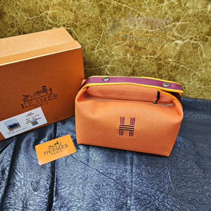 Hermes
95 dhs🪙🌨️

with box
🎁🎁🎁

Zain235
♥️♥️♥️