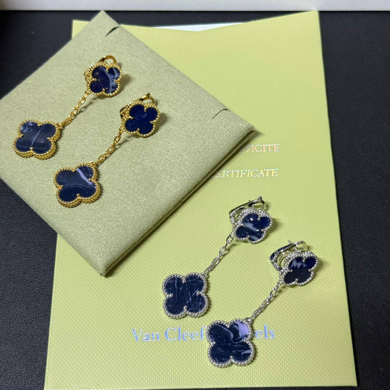 VCA ❤️‍🔥*
Earring 🐦‍🔥
2 flower 🌺 
Master quality 💯
With normal boxes 📦 
80 dhs❣️
With master box 📦 
120 dhs❣️

Zain216
♥️♥️♥️