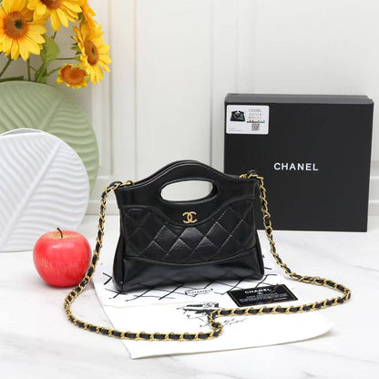 CHANEL 31 ɴᴀɴᴏ
ᴍɪɴɪ sʜᴏᴘᴘɪɴɢ ʙᴀɢ
ǫᴜɪʟᴛᴇᴅ ʟᴇᴀᴛʜᴇʀ
ɢᴏʟᴅ ʜᴀʀᴡᴀʀᴇ
sɪᴢᴇ : 20 cm

ᴡɪᴛʜ BOX
🎁🎁🎁

90 dhs🪙🌺

Zain31
♥️♥️♥️