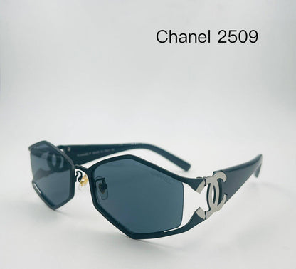 Chanel💥
Sunglasses 🕶️ 
good quality 💯
With master box 🗃️ 
50 dhs🌺

Zain273
♥️♥️♥️