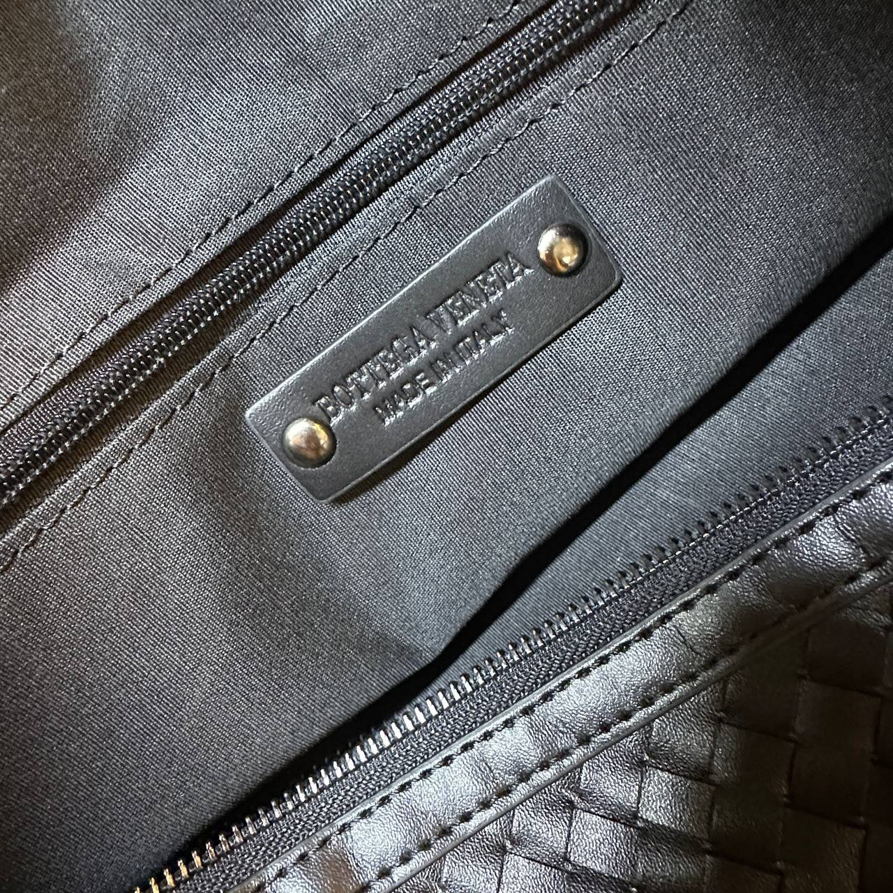 BOTTEGA 
TRAVELLING BAG 
COPY ONE
 45CM 
UNISEX 
220 dhs✅

Zain39
♥️♥️♥️