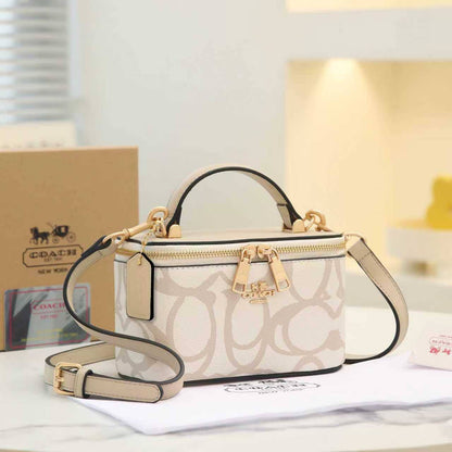 Coach

withbox 
🎁🎁🎁

95 dhs💓

Zain143
♥️♥️♥️