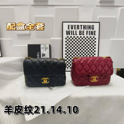 Chanel
21*14*10 cm
With box 
🎁🎁🎁

70 dhs🪙💕

Zain17
♥️♥️♥️