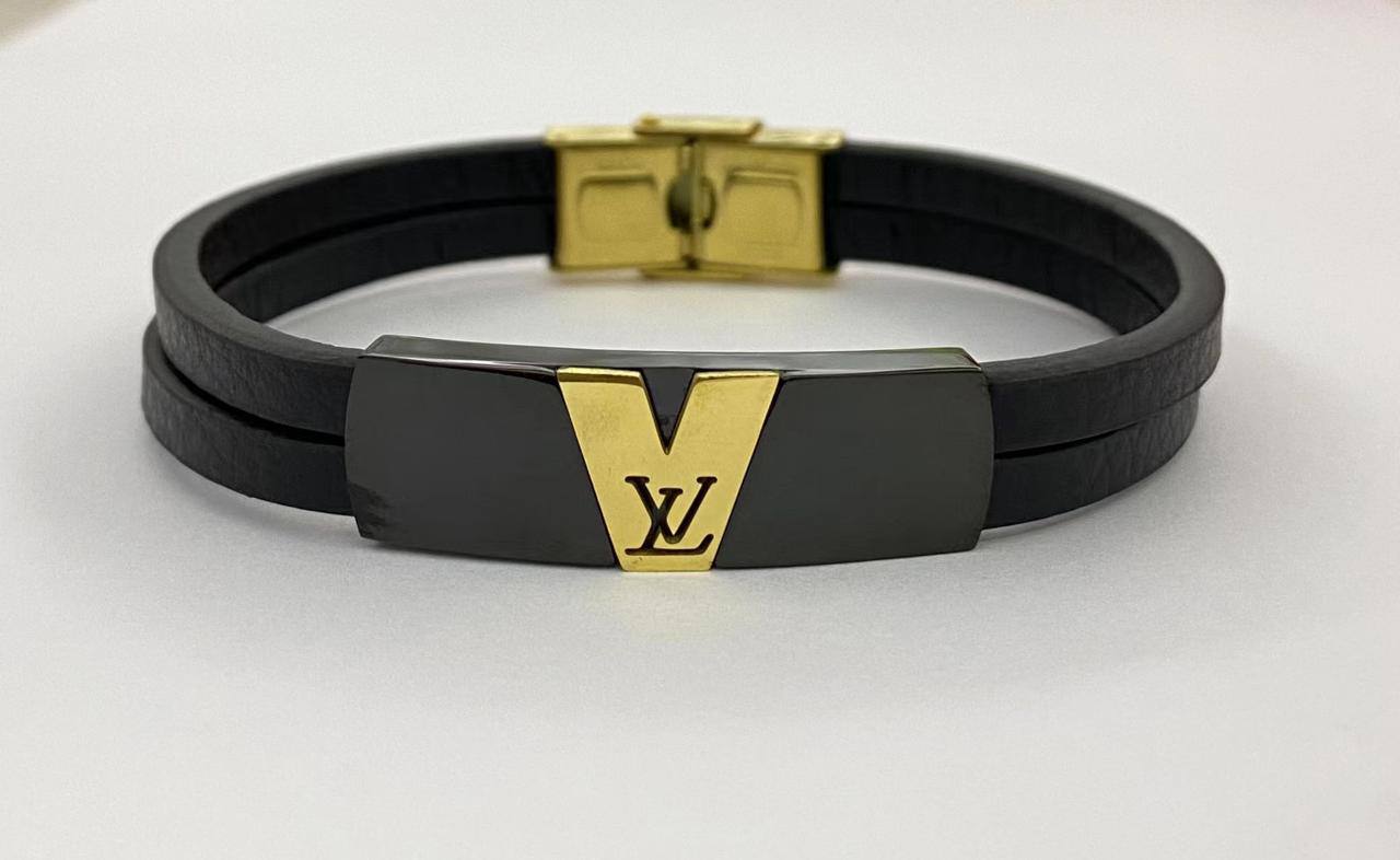 MEN ✨💫
BRACELET 
50 dhs🗽 
WITH BOX AND PAPER BAG🎁🛍️

Zain89
♥️♥️♥️