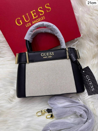 🌹 Guess Hanbag
1⃣️ First quality +🎁
size : 21 * 13 * 7 cm
95 dhs✅
with box 🎁

Zain115
♥️♥️♥️