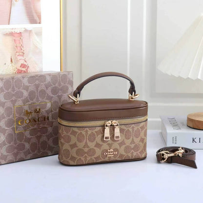 COACH

Best quality 
with box
100 dhs🇦🇪🇦🇪

size 18CM
Zain290
♥️♥️♥️
