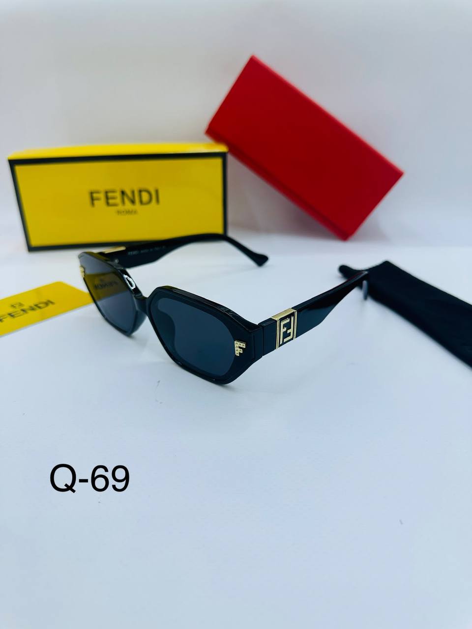 Sunglasses 🕶️*
New stock 💥
good quality 💯
Copy one 1️⃣ 
With master box 🗃️ 
50 dhs💛

Zain216
♥️♥️♥️