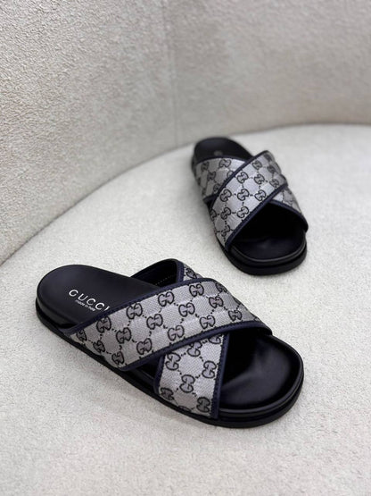 Gucci
120 dhs💓
Size 40-45

Zain55
♥️♥️♥️