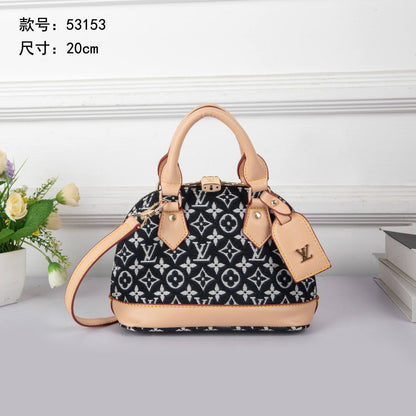 LV

best quality
 with box

120 dhs🇦🇪🇦🇪

size14CM
Zain290
♥️♥️♥️