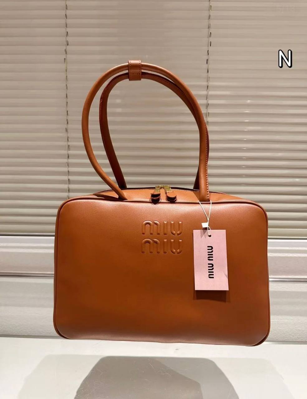 Miu Miu
good quality, 
size 34 *23 cm 
95 dhs✅

Zain12
♥️♥️♥️