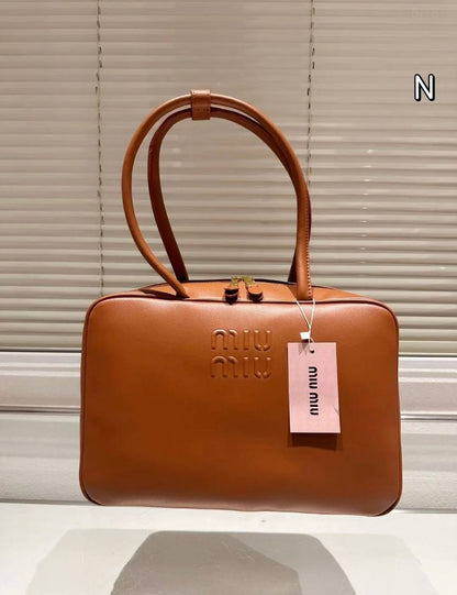 Miu Miu
good quality, 
size 34 *23 cm 
95 dhs✅

Zain12
♥️♥️♥️