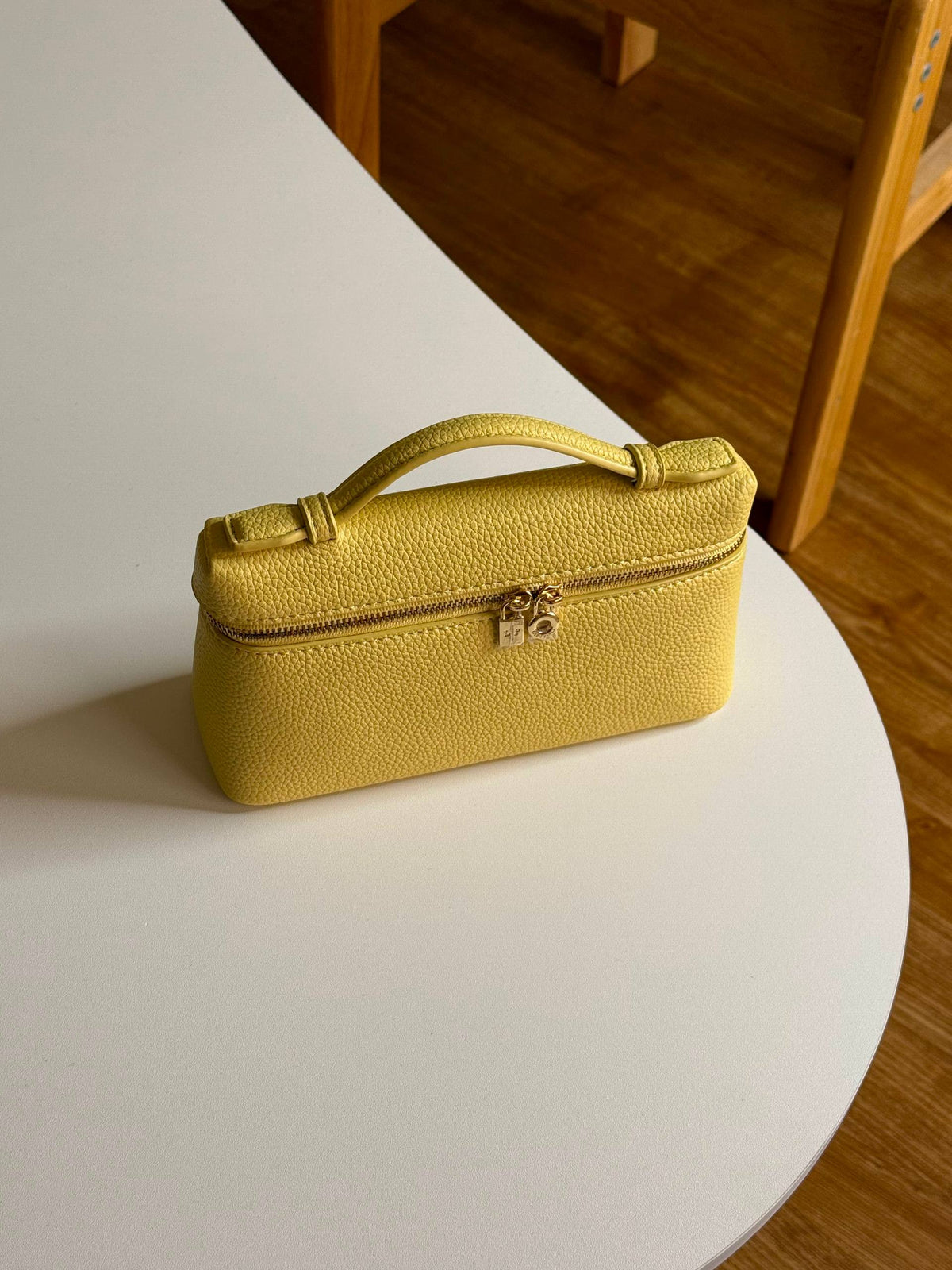 LORO PIANA 

19cm

320 dhs🇦🇪🇦🇪🇦🇪
 MASTER QUALITY
 With box🎁

Zain167
♥️♥️♥️