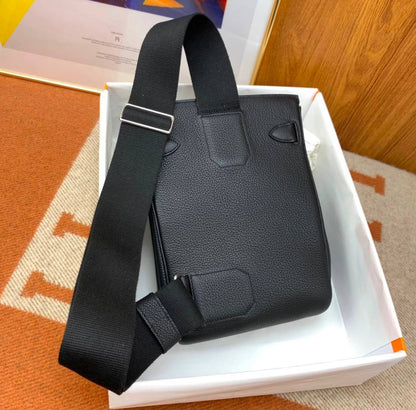 HERMES 

NEW DESIGN 

GOOD QUALITY 

WITH BOX 

110 DHS🇦🇪🇦🇪🇦🇪
Zain295
♥️♥️♥️