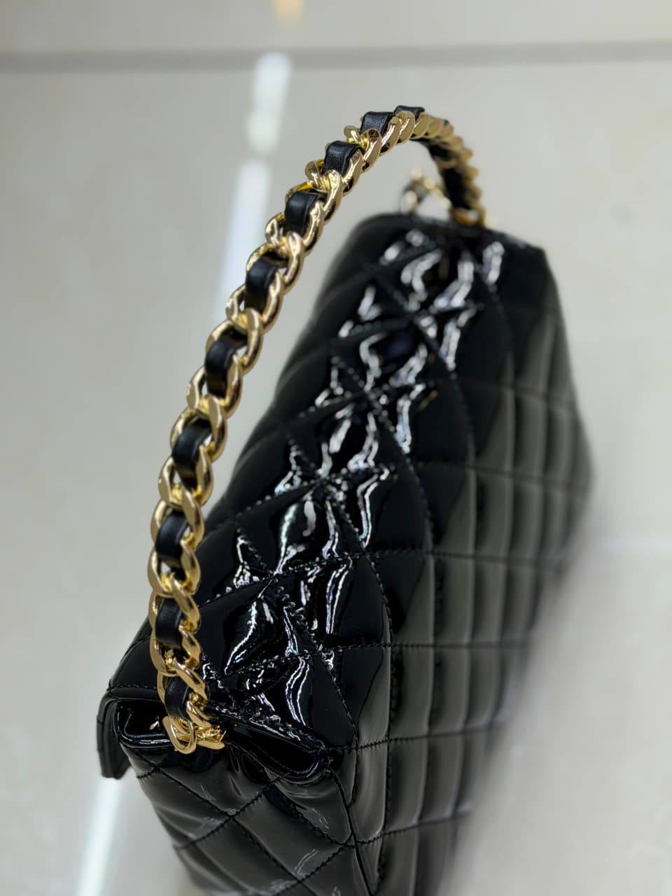 CHANEL Top Handle
Flap shoulder bag
Patent & Lambskin leather
Gold Hardware
With BOX
size : 19 cm

120 dhs🇦🇪🇦🇪

Zain239
♥️♥️♥️