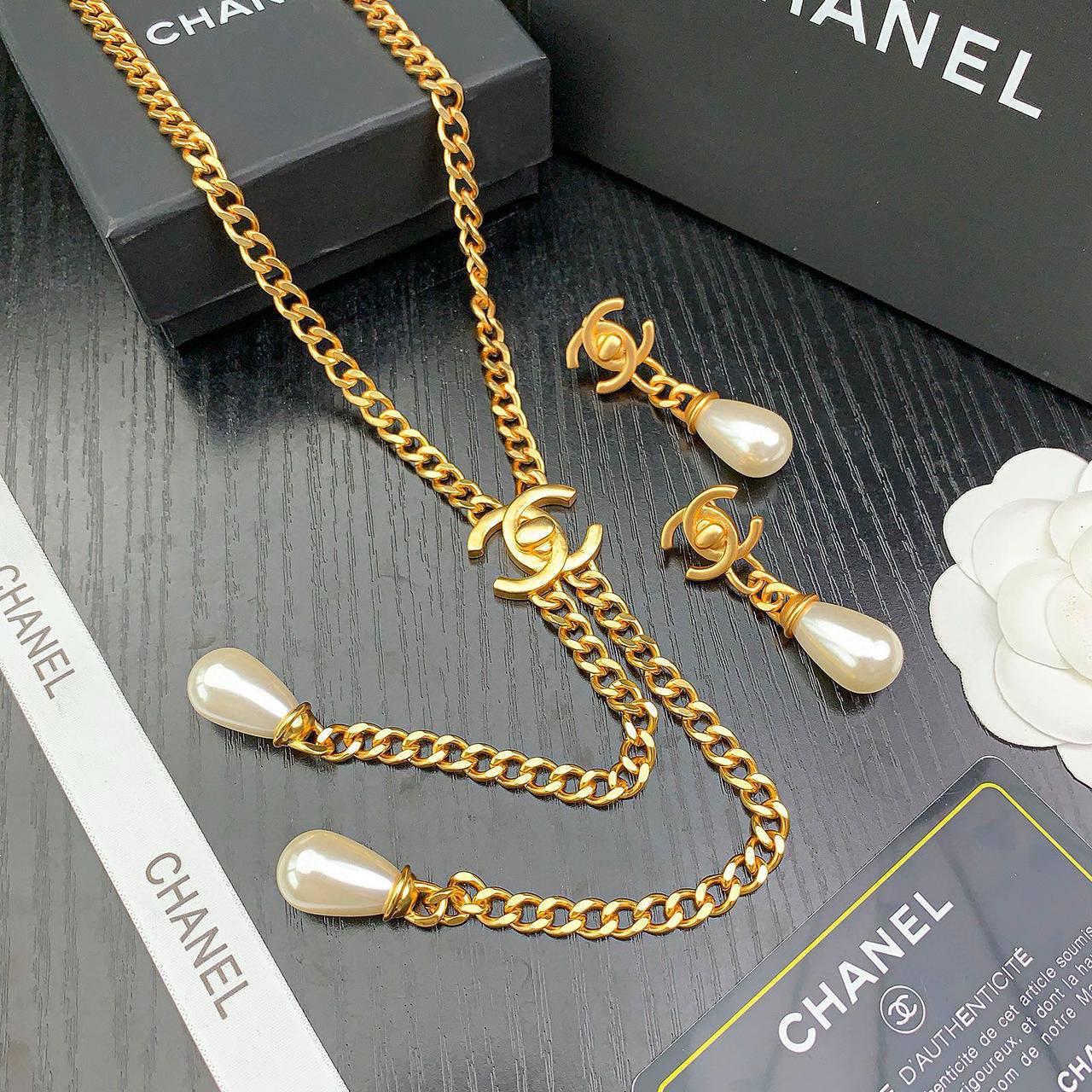 CHANEL❤️‍🔥*
Necklace🌸
Earring 🌊
Master quality 💯

With normal boxes 🗃️ 
90 dhs🪙🌨️

With master box 📦 
110 dhs🪙🌨️

Zain216
♥️♥️♥️