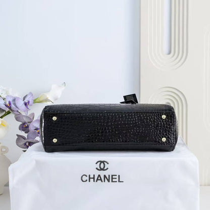 Chanel

105 dhs🇦🇪🇦🇪

size 35×13×20cm

Zain42
♥️♥️♥️