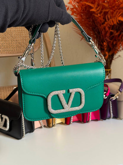 VALENTINO

20cm 

300 dhs🇦🇪🇦🇪

 Top quality With box🎁

Zain167
♥️♥️♥️