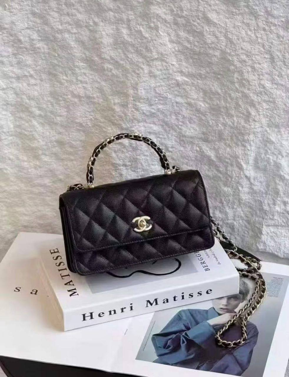 Chanel
100 dhs✅
SIZE：24cm
Good quality

Zain35
♥️♥️♥️