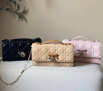 Dior
100 dhs🇦🇪🇦🇪

GOOD-quality 
with box

Zain35
♥️♥️♥️