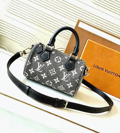LV SPEEDY MINI SIZE GOOD QUALITY WITH BOX 
100 dhs🇦🇪🇦🇪
Size:16cm

Zain195
♥️♥️♥️