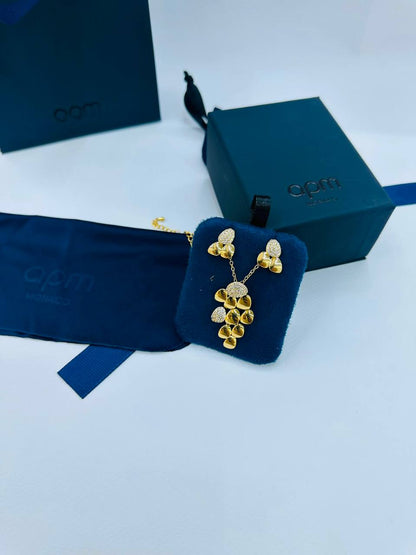 Apm 
Necklace and earring 
*40 dhs✅* with black box

Zain263
♥️♥️♥️