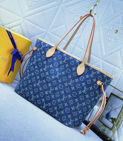 LOUIS VUITTON 

COPY ONE 

WITH BOX 

SPECIAL OFFER 

110 dhs🇦🇪🇦🇪🇦🇪

Zain39
♥️♥️♥️