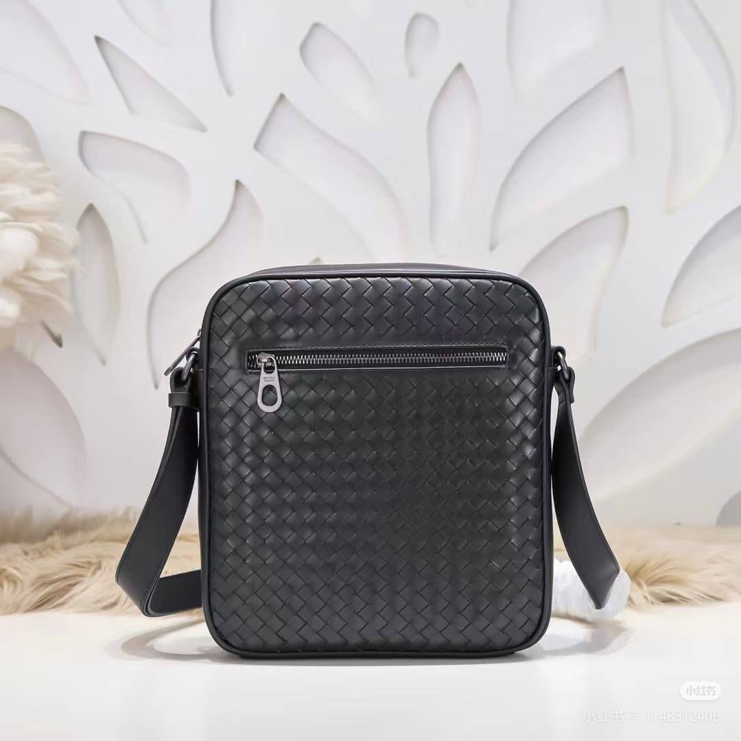 Bottega Master
big 350 dhs🗽
small，320 dhs🗽

Zain10
♥️♥️♥️