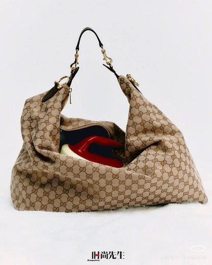 GUCCI
Size  63cm  
105 dhs💓
High quality

Zain04
♥️♥️♥️