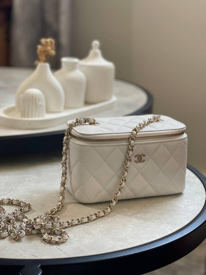 Chanel  ✨💥
Available original box 📦 
With full packing 🎀🎀
Super high quality 💥💥
For Price 👇 WhatsApp✅
0568585901 
0507557372
0552275751 Owner Zain 👌

Zain283
♥️♥️♥️