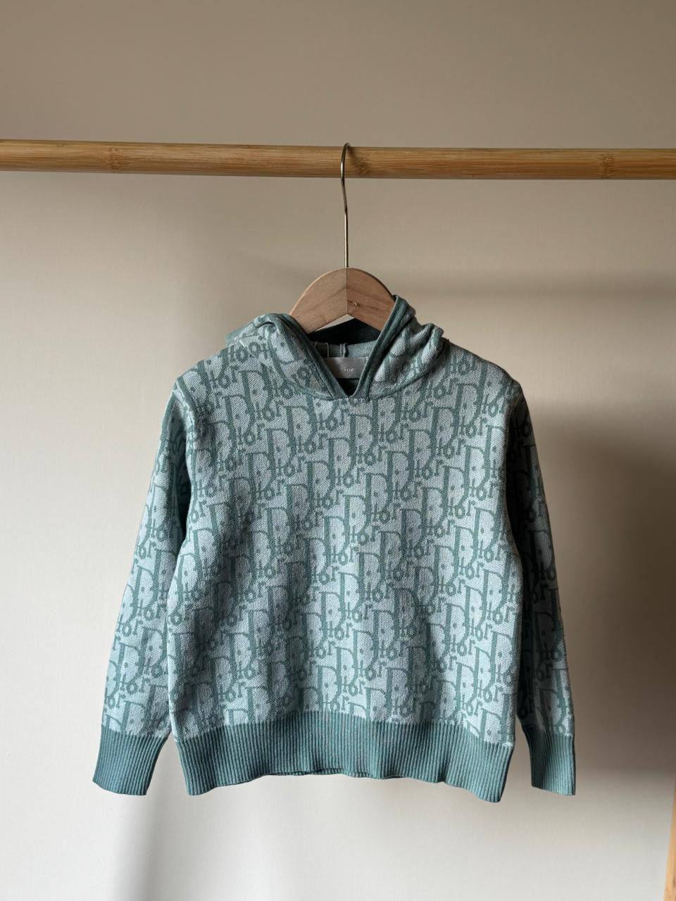 Dior 
Super master quality 😍
Size:2/ 12years old
250 dhs🪙🌨️

Zain261
♥️♥️♥️