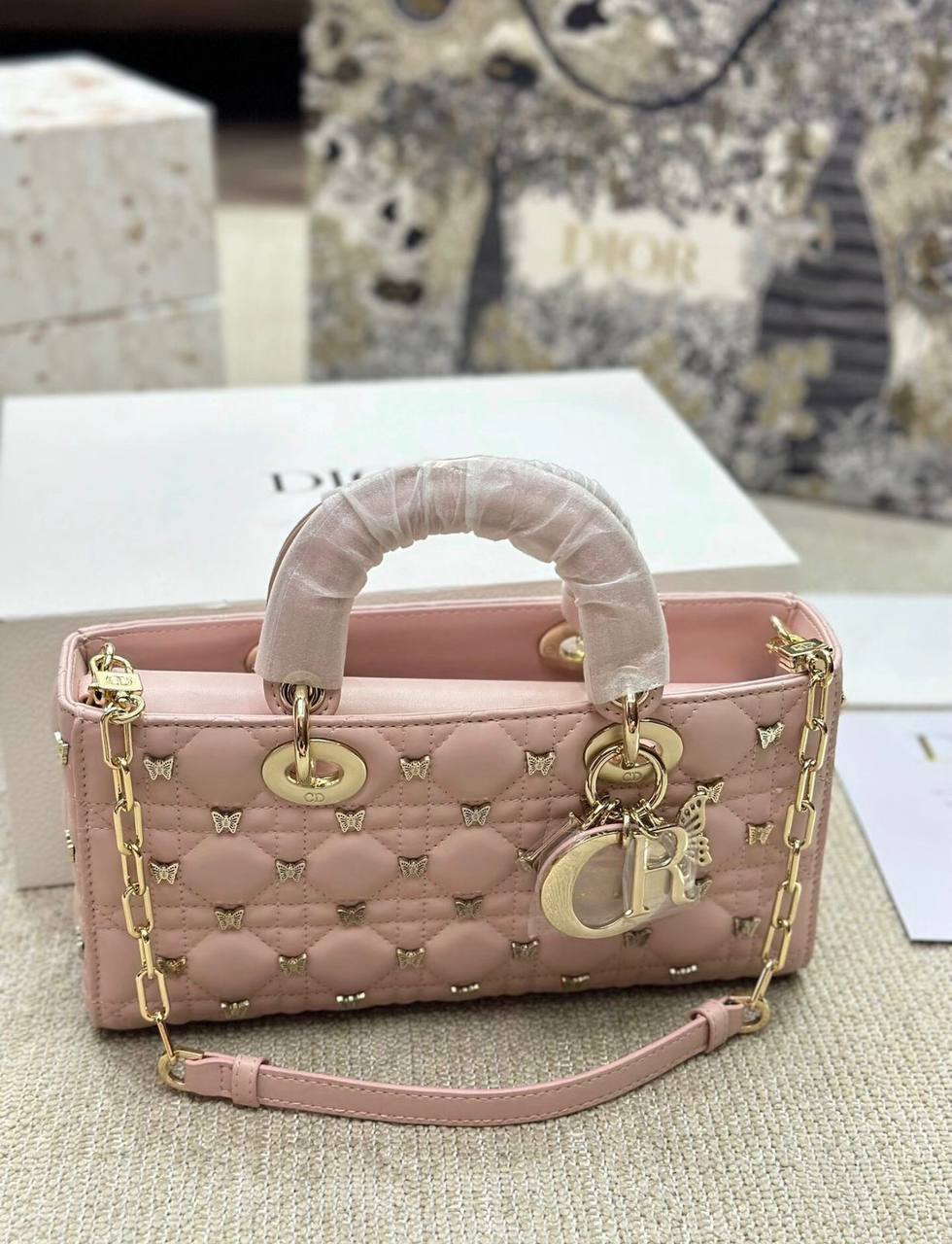 Dior
130 dhs✅
High quality 

with box
🎁🎁🎁

Zain35
♥️♥️♥️